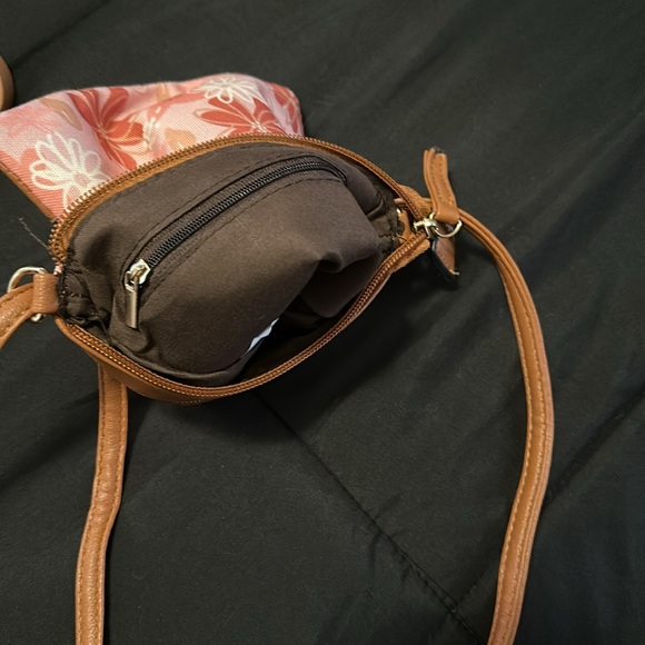 Cities Trend Crossbody Handbag x2 - Picture 4 of 4